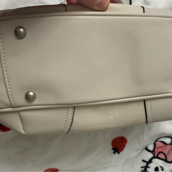 Juicy Couture Cream Shoulder Bag with Silver Details - Picture 6 of 6